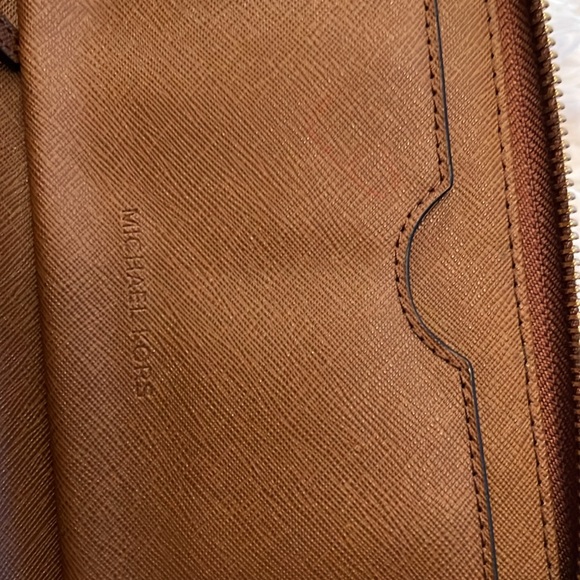 Michale Kors wristlet - Picture 6 of 7